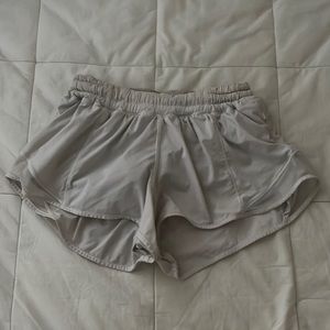Lululemon white hotty hot shorts low rise 2.5 inseam